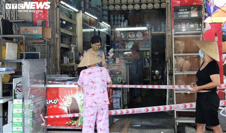 Ngày đầu Đà Nẵng nới phong tỏa: Gia hạn giấy đi đường, chợ và tạp hóa mở cửa - 6