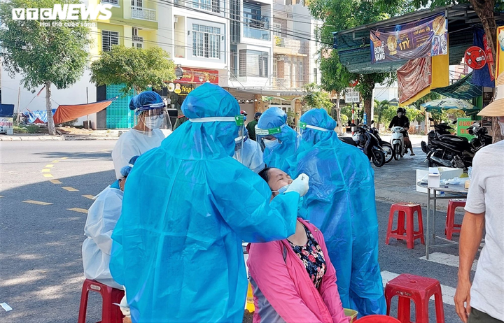 Đà Nẵng: 64 ca mắc COVID-19 mới, 1 ca cộng đồng là nhân viên y tế - 1