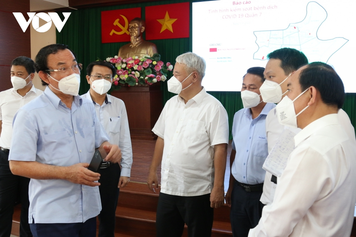 Bí thư Thành uỷ TP.HCM: Chuẩn bị sống chung với dịch, không để lụn bại kinh tế - 2