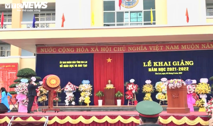 Học sinh cả nước tham dự lễ khai giảng đặc biệt năm học mới 2021 - 2022 - 24