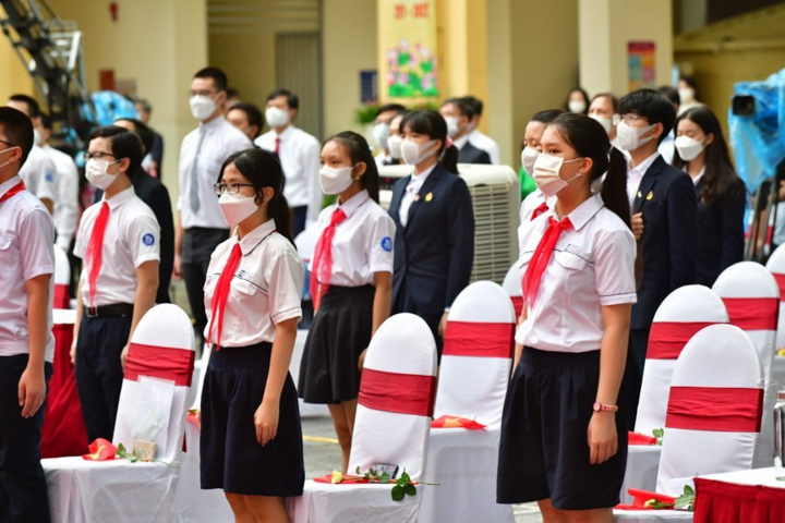 Học sinh Hà Nội đón năm học mới qua tivi - 2