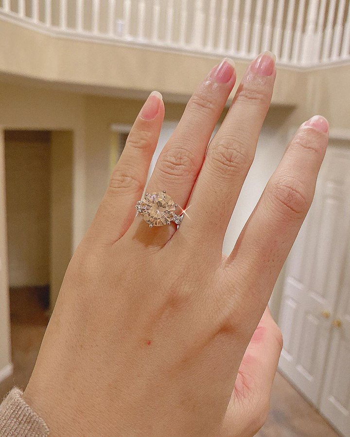 Không tiếc khi rời bỏ showbiz, cuộc sống Hoa hậu Phạm Hương ngày càng viên mãn - 2