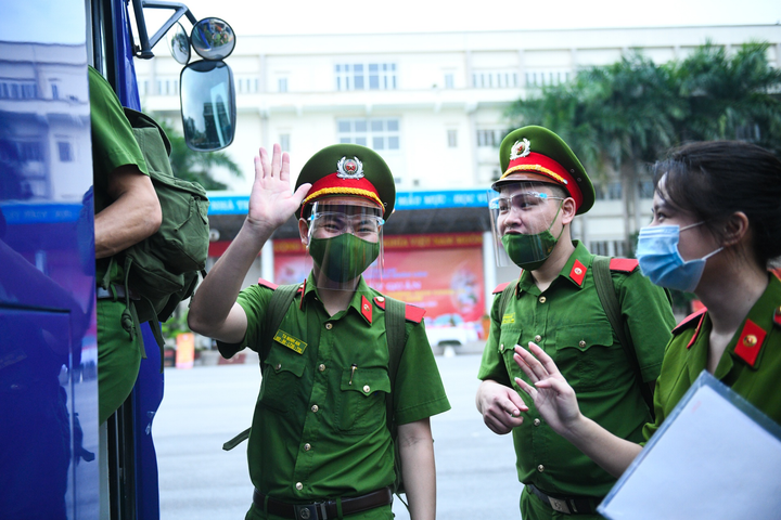 650 học viên cảnh sát xuất quân vào miền Nam chống dịch - 9