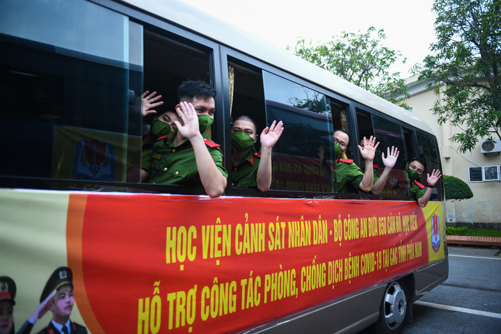 650 học viên cảnh sát xuất quân vào miền Nam chống dịch - 8