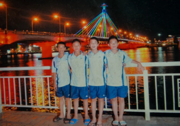 Tuyển thủ Việt Nam thời đeo khăn quàng đỏ: Thần thái 'ngôi sao', soái ca từ bé - 10