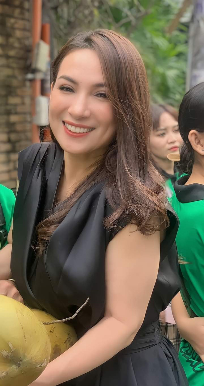 Thực hư chuyện người nhà thuê chuyên cơ gấp đưa Phi Nhung về Mỹ điều trị Covid-19 - Ảnh 2. Sự thật chuyện 'Phi Nhung được người nhà thuê chuyên cơ đưa về Mỹ trị COVID-19' - 1