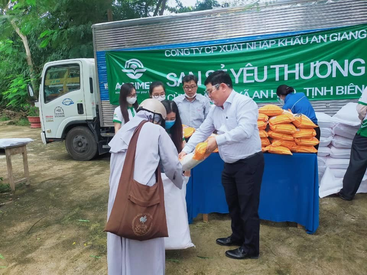 Chủ tịch Angimex: San sẻ yêu thương, chung sức với tuyến đầu vượt qua dịch bệnh - 1