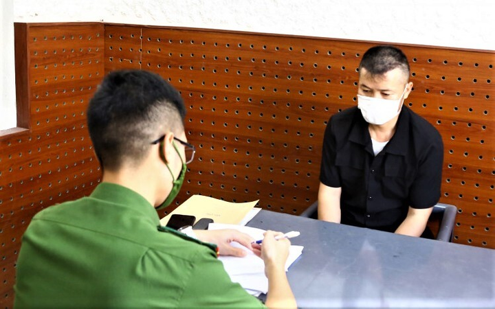 Khởi tố 15 người tụ tập đánh bạc trên núi trong mùa dịch - 2