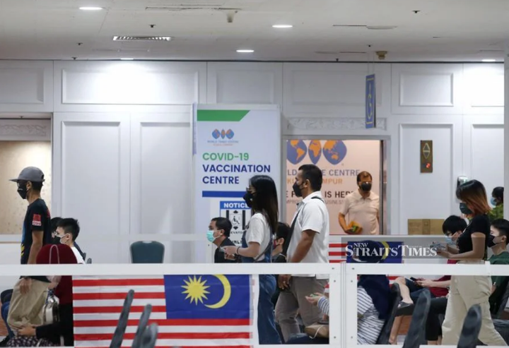 Không thể đưa số ca nhiễm về 0, các nước học cách sống chung COVID-19 thế nào? - 2