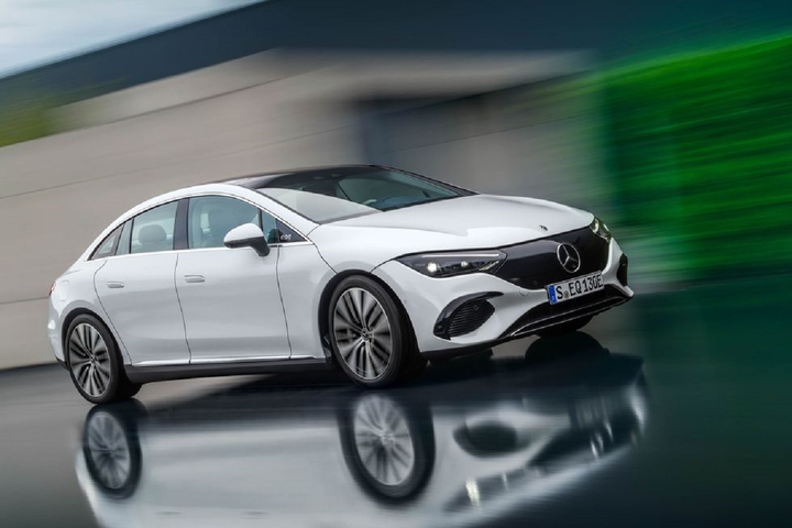 Sedan chạy điện Mercedes-Benz EQE vừa ra mắt hiện đại cỡ nào? - 10