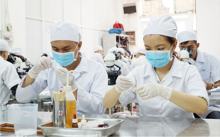 Đại học Y Hà Nội đào tạo chẩn đoán, điều trị COVID-19 miễn phí - 1