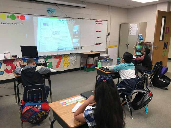 Học sinh lớp 1 ở Mỹ học online như thế nào? - 2