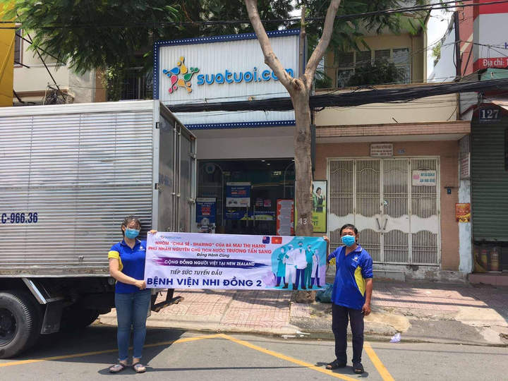 Người Việt tại New Zealand quyên góp 550 triệu mua sữa cho các bệnh viện TP.HCM - 1