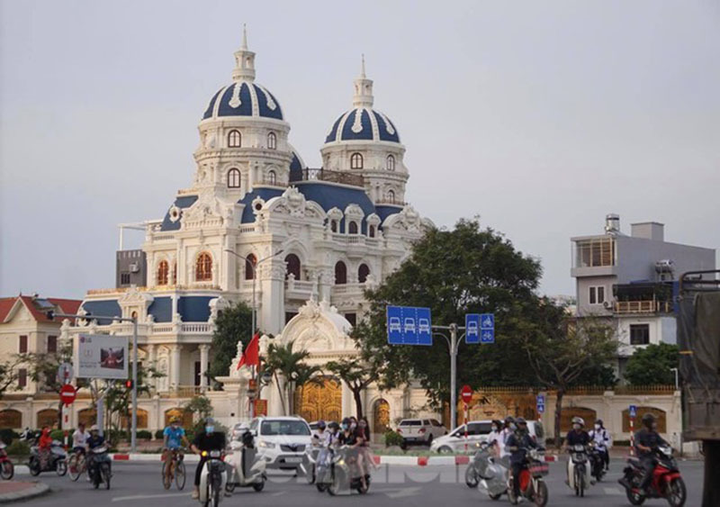 Lập 22 công ty 'ma' để bán hóa đơn, đại gia xăng dầu Ngô Văn Phát lĩnh 2 năm tù - 2