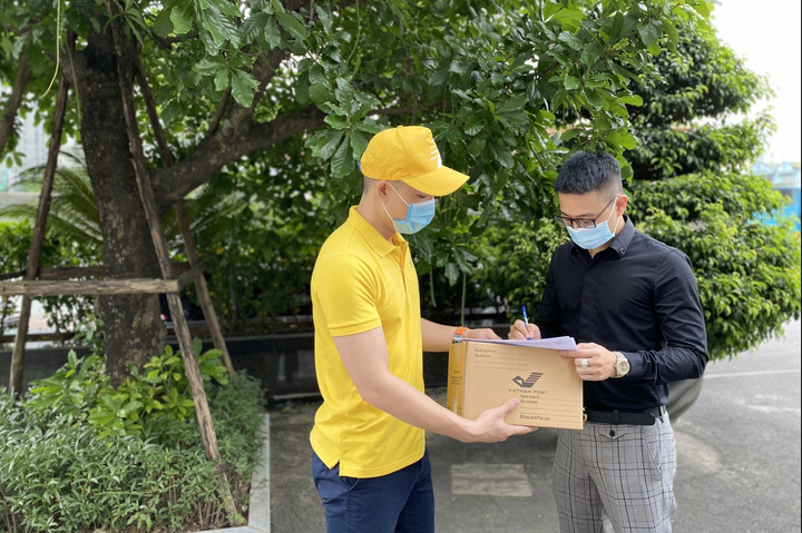 Huy động hàng nghìn giáo viên, cảnh sát, nhân viên bưu điện giao sách giáo khoa - 3