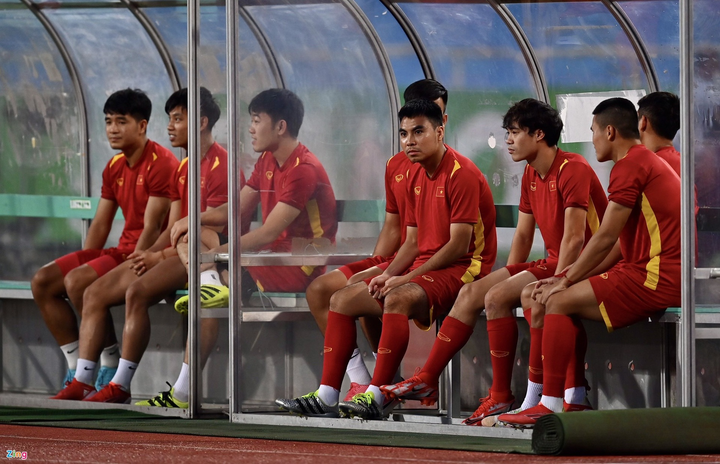 Giám đốc sân Mỹ Đình: 'Mặt cỏ đã 10 năm chưa được thay mới' - 2