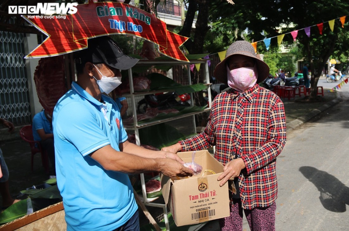 Ảnh: Nghìn hộ khó khăn ở Hội An xách giỏ đi chợ 'không tốn đồng nào' - 7