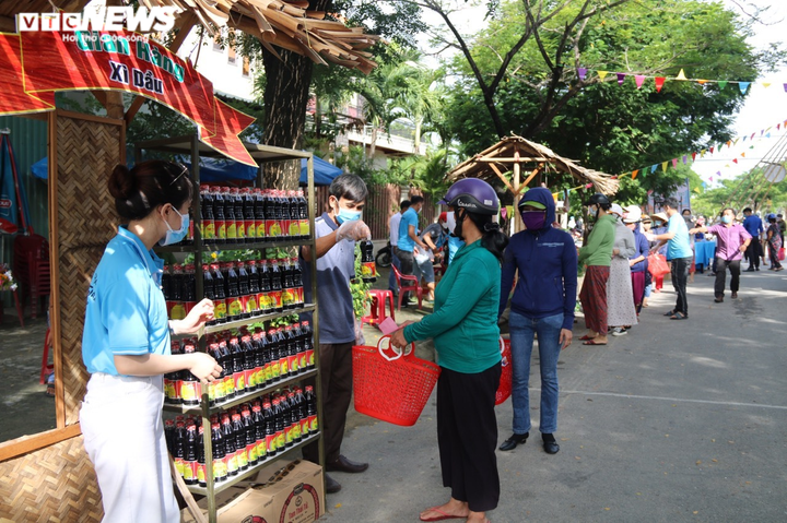 Ảnh: Nghìn hộ khó khăn ở Hội An xách giỏ đi chợ 'không tốn đồng nào' - 3