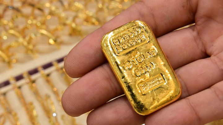 Giá vàng hôm nay 9/9 sụt giảm, giá USD tăng nhanh - 1