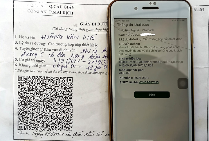 Sử dụng giấy đi đường QR Code, người Hà Nội nhẹ nhàng qua chốt vào 'vùng đỏ' - 11