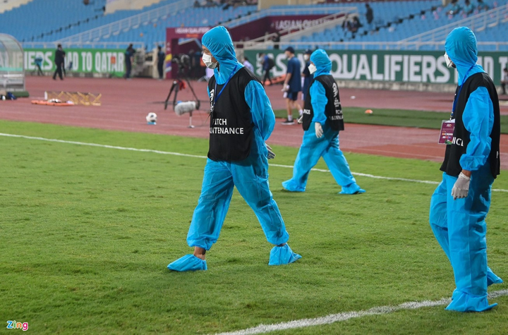 Giám đốc sân Mỹ Đình: 'Mặt cỏ đã 10 năm chưa được thay mới' - 1