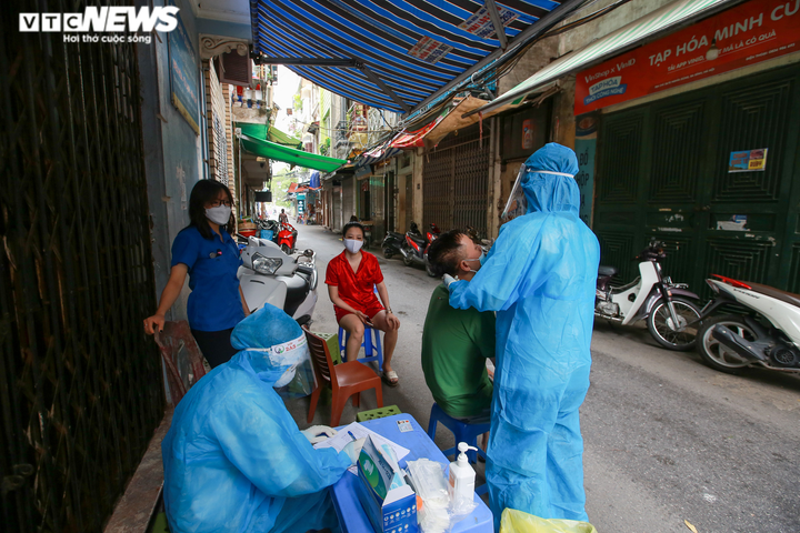 Ảnh: Hà Nội phong tỏa khu dân cư 800 người sau khi phát hiện 4 ca mắc COVID-19 - 6