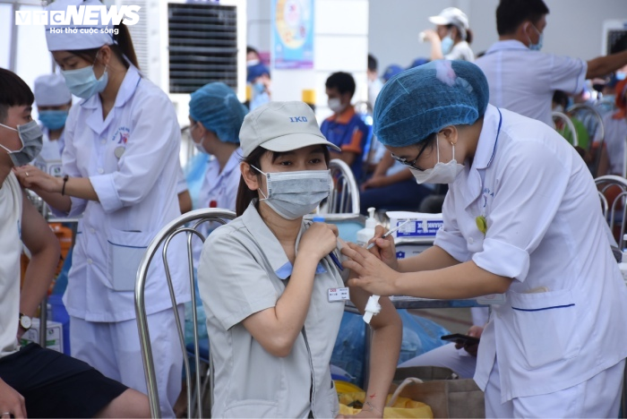 Ảnh: Hải Phòng ngày đầu triển khai tiêm vaccine Sinopharm cho nửa triệu dân - 11