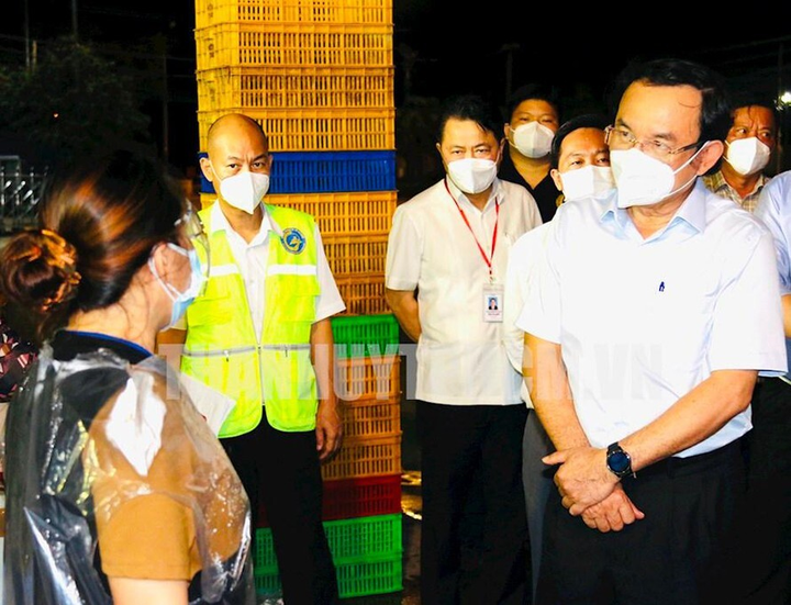 Bí thư Nguyễn Văn Nên kiểm tra công tác phòng dịch chợ đầu mối Bình Điền - 1