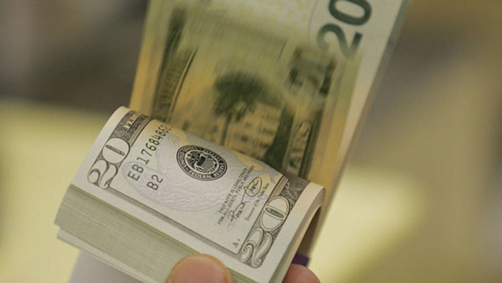 Giá vàng hôm nay 9/9 sụt giảm, giá USD tăng nhanh - 2