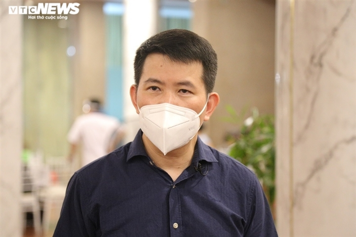 Ảnh: Xuyên đêm tiêm vaccine ngừa COVID-19 cho người dân Hà Nội - 5