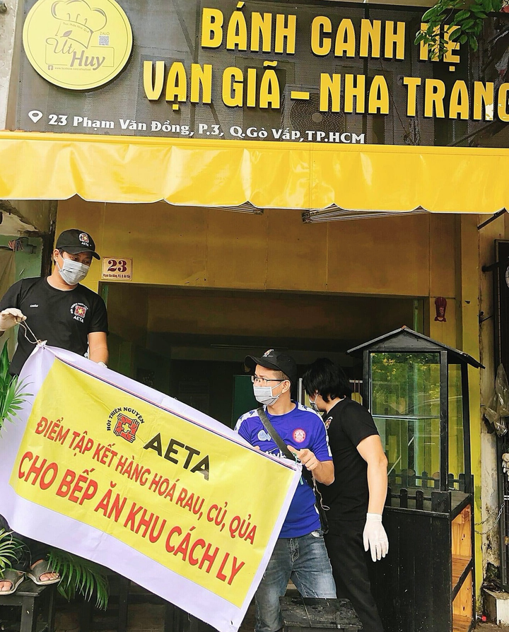 TP.HCM: Phí giao hàng qua ứng dụng tăng vọt, 400m 'ship' 40.000 đồng - 3