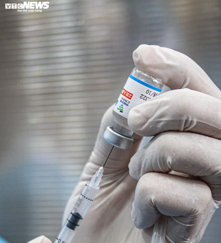 Người Hà Nội tiêm vaccine Sinopharm: 'Được tiêm là mừng rồi, loại nào cũng tốt' - 5