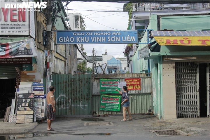 Chủ tịch quận Gò Vấp lên tiếng vụ vùng xanh bị 'chốt cứng' bằng tôn cao hơn 2m - 1