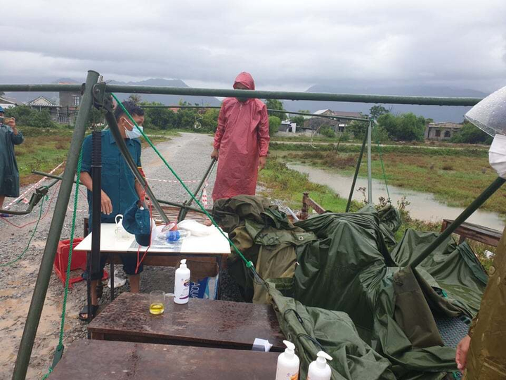 Huế và Quảng Trị làm gì để ngăn COVID-19 lây lan khi phòng, chống bão số 5? - 1