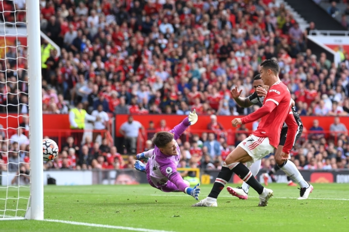 Ronaldo ghi bàn đầu tiên trong ngày trở lại Man Utd - 1