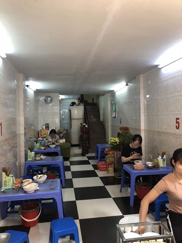 Hàng phở gà được đồn thổi là đắt bậc nhất Hà Nội - 70.000 đồng/bát vẫn cực đông - 4