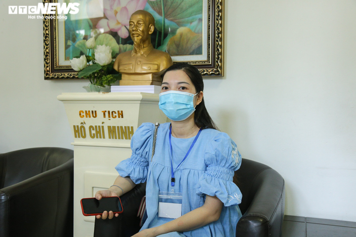 Ảnh: Phụ nữ mang thai trên 13 tuần ở Hà Nội tiêm vaccine COVID-19 - 6