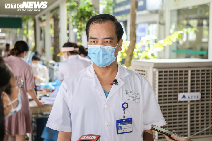 Ảnh: Phụ nữ mang thai trên 13 tuần ở Hà Nội tiêm vaccine COVID-19 - 12