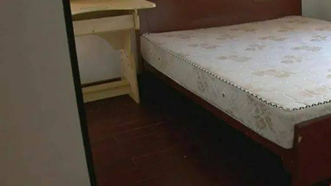 Tìm đồ dưới gầm giường, kinh hoàng phát hiện án mạng - 1