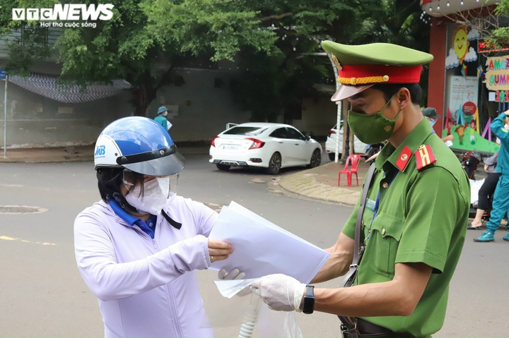 Buôn Ma Thuột xử phạt hơn 2,4 tỷ đồng trong 2 đợt thực hiện Chỉ thị 16 - 1