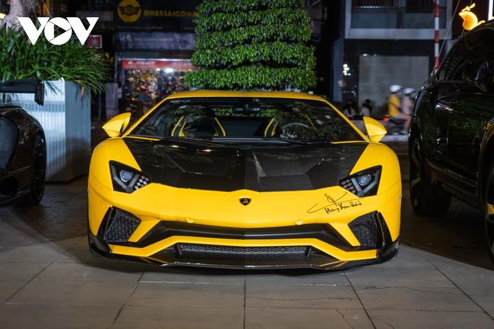 Những mẫu xe giá hàng chục tỷ đồng tại Việt Nam - 2