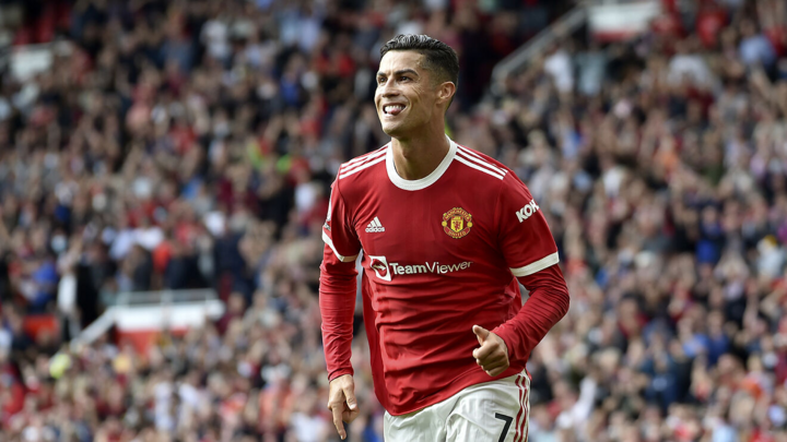 HLV Solskjaer: 'Ronaldo nâng tầm Man Utd' - 1