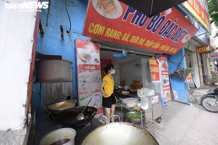 Hàng quán 'vùng xanh' Hà Nội háo hức chờ ngày được bán 'bình thường mới' - 5