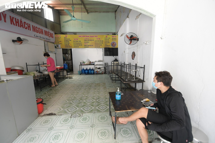 Hàng quán 'vùng xanh' Hà Nội háo hức chờ ngày được bán 'bình thường mới' - 7