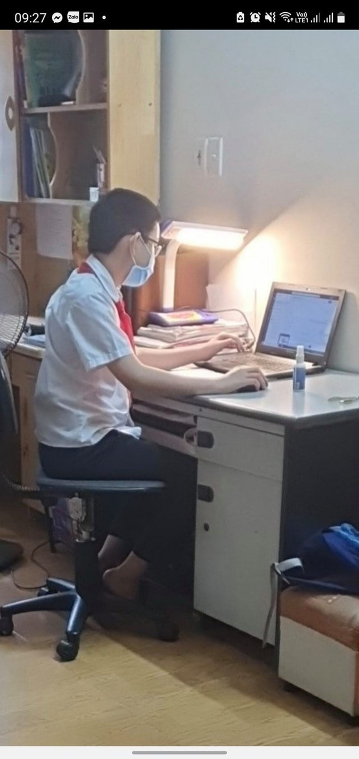 Sau 1 tuần học online, dân mạng gom về rổ ảnh 'dở khóc dở cười' giờ lên lớp - 6