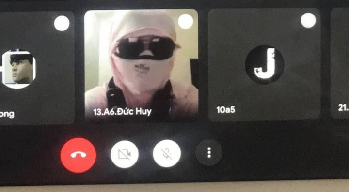 Sau 1 tuần học online, dân mạng gom về rổ ảnh 'dở khóc dở cười' giờ lên lớp - 2