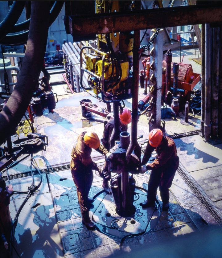 Petrovietnam: Khó khăn không chỉ từ dịch bệnh COVID-19 - 3