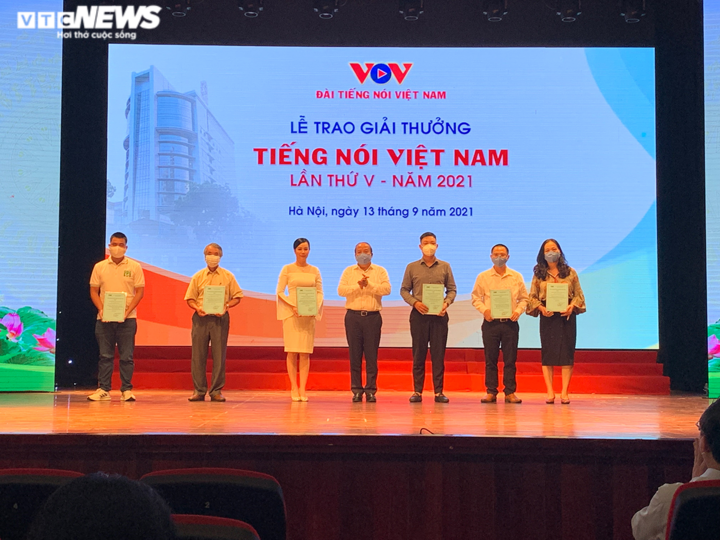 VTC News đoạt 2 Giải thưởng Tiếng nói Việt Nam 2021 - 1