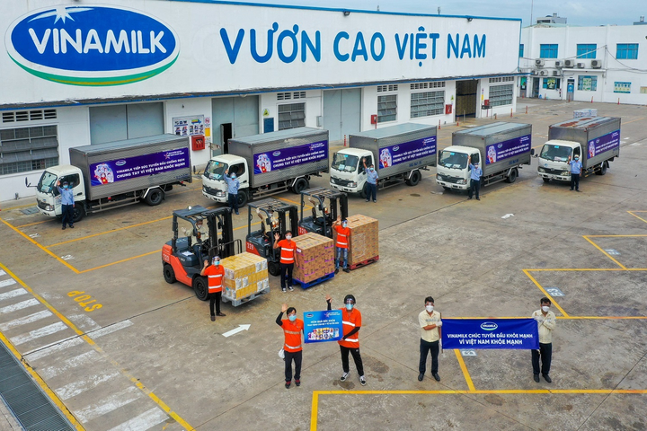 Vinamilk tiếp tục ủng hộ 5 tỷ đồng hỗ trợ tuyến đầu chống dịch COVID-19 - 6