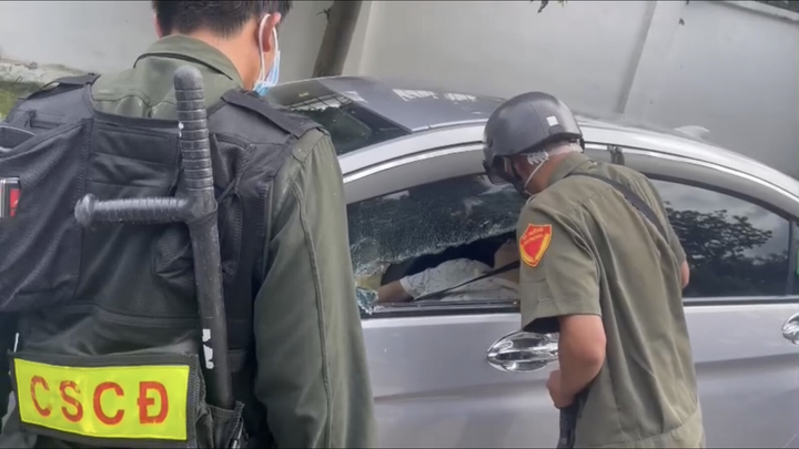 Bí thư thị trấn ở Bình Dương chết trong ô tô: Giám định giấy nghi thư tuyệt mệnh - 1